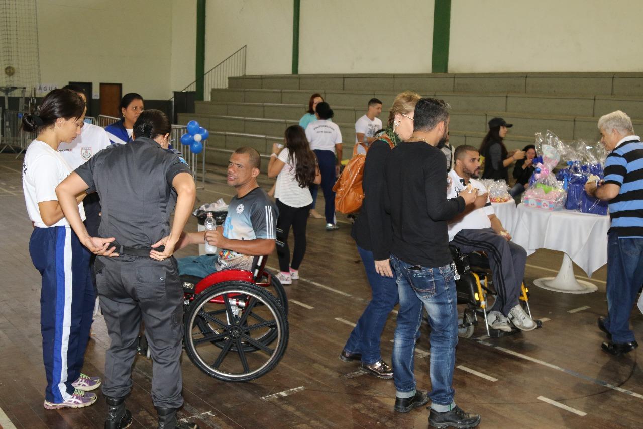 Evento em homenagem às mães e viúvas de policiais mortos teve a presença da atriz Paolla Oliveira Evento em homenagem às mães e viúvas de policiais mortos teve a presença da atriz Paolla Oliveira