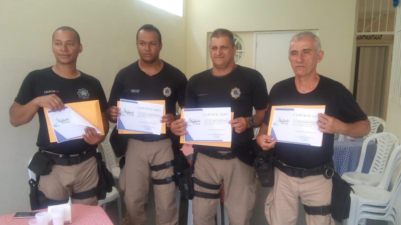 Guardas Municiais são homenageados pelo Instituto Mudando o Final com presença do Diretor de Operações Guardas Municiais são homenageados pelo Instituto Mudando o Final com presença do Diretor de Operações