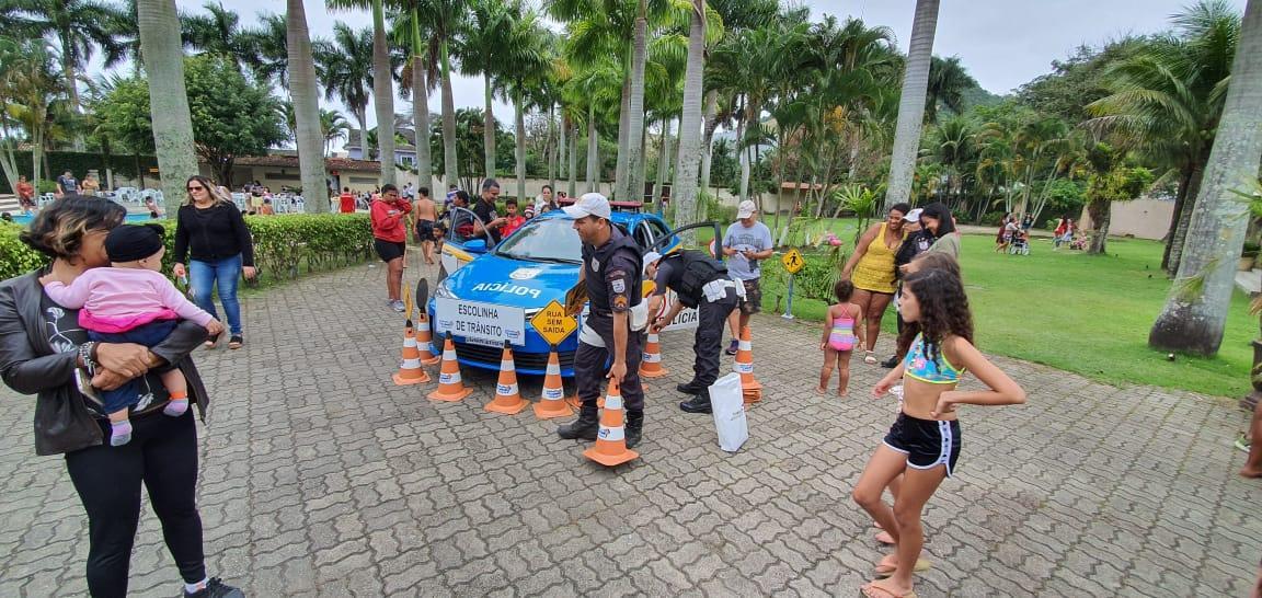 Natal Azul Inclusivo - uma Pool Party de dia inteiro - inscreva-se para participar Natal Azul Inclusivo - uma Pool Party de dia inteiro - inscreva-se para participar